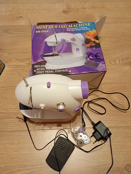 Mașină de cusut electrică