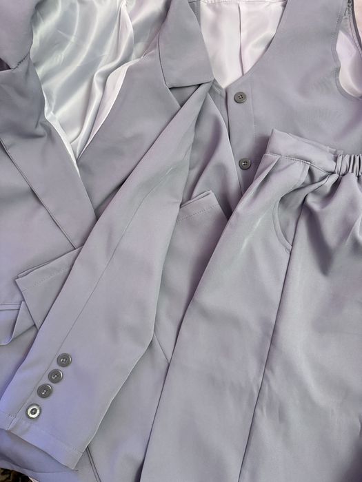 Костюм классический женский серый тройка