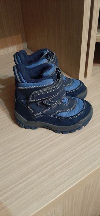 Ghetute baietei marimea 23