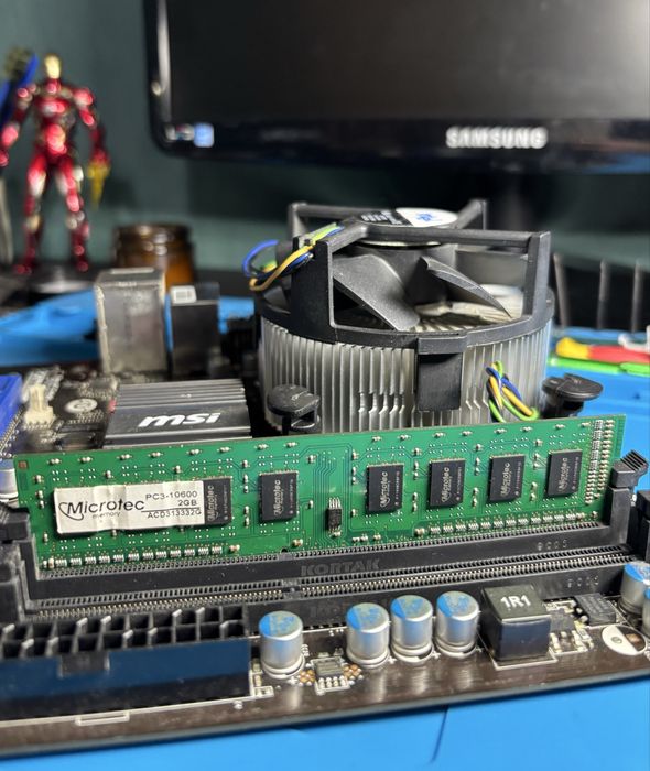 Материнская плата в сборе