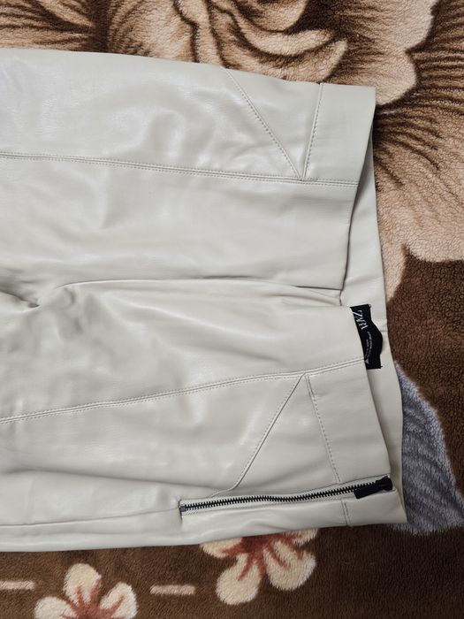 Pantaloni de  piele