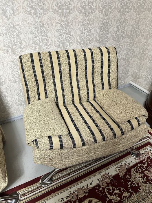 Продам диван в отличном состояний