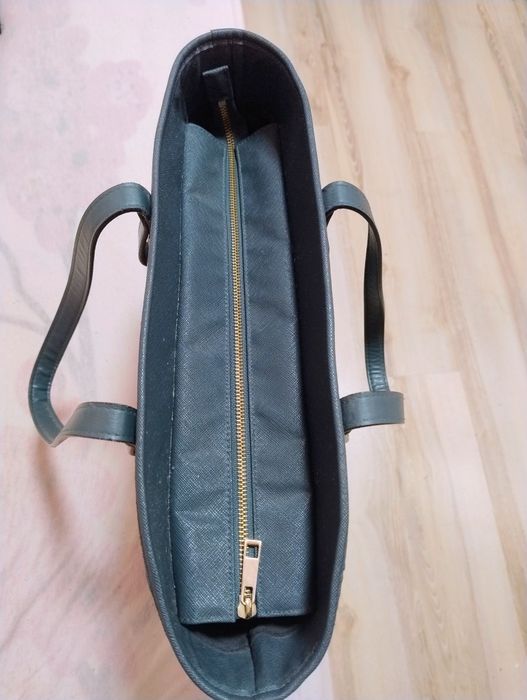 Дамска чанта с големи дръжки