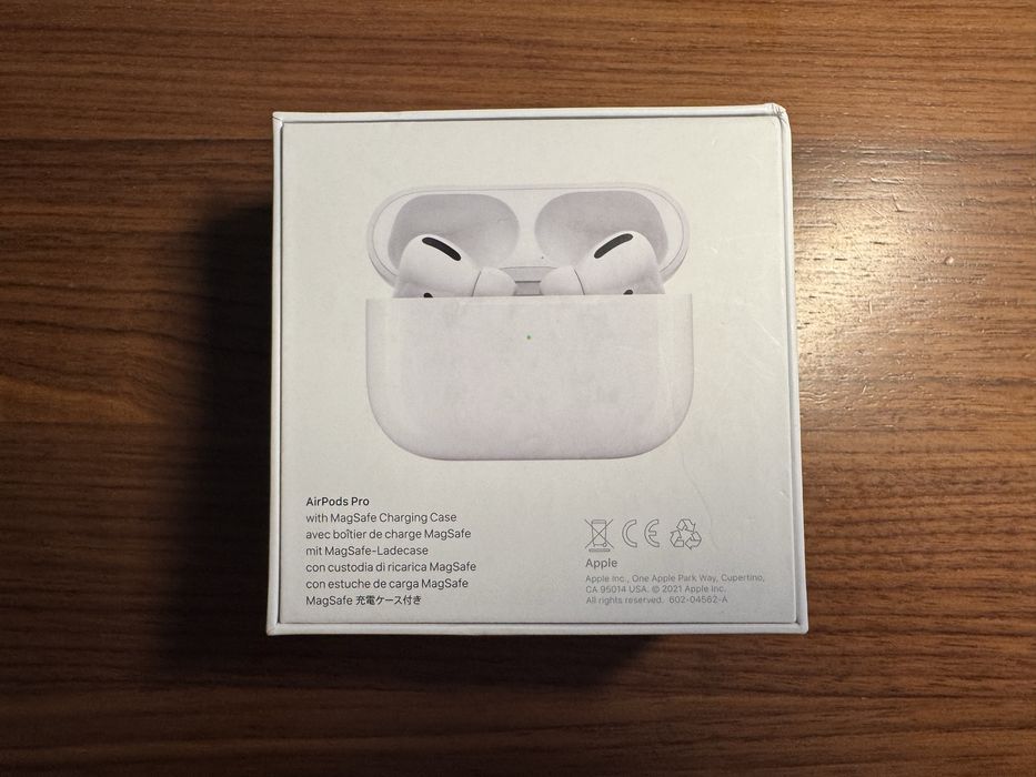 AirPods Pro cu MagSafe Charging Case