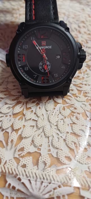 Продавам нов луксозен мъжки часовник