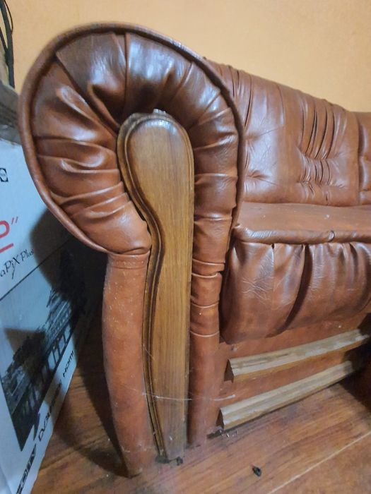 Кожен разтегателен диван