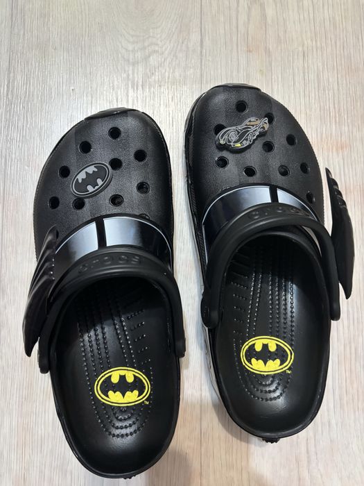 Продам Crocs Batman, размер 40-41