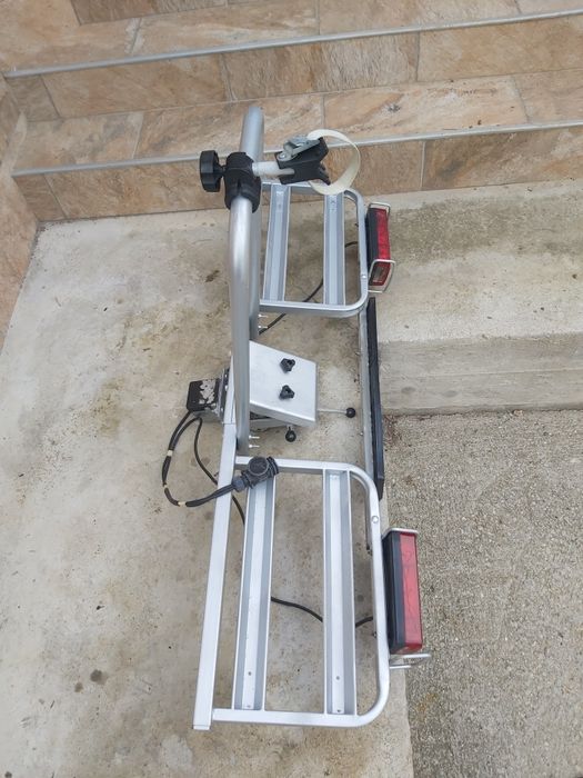Vând suport auto pentru biciclete