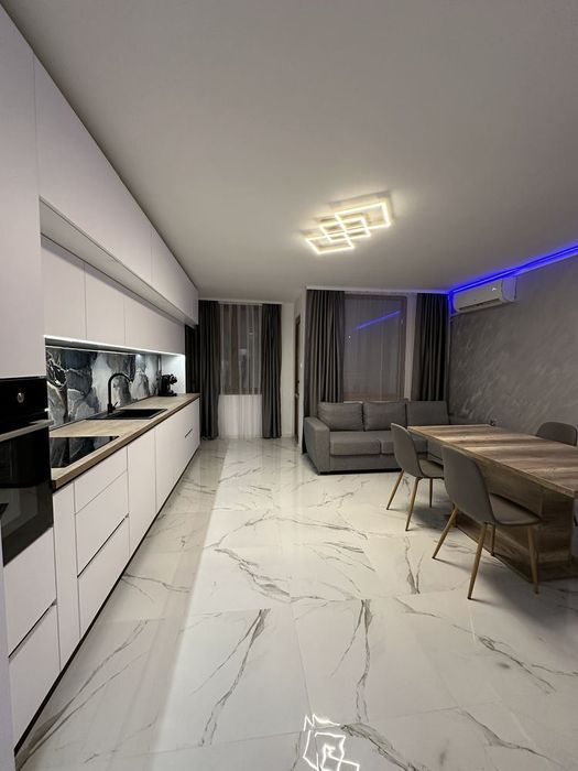 Дава се под наем Четиристаен апартамент в Варна, Възраждане 1 - 110 кв.м за 703.8 € - Снимка #2