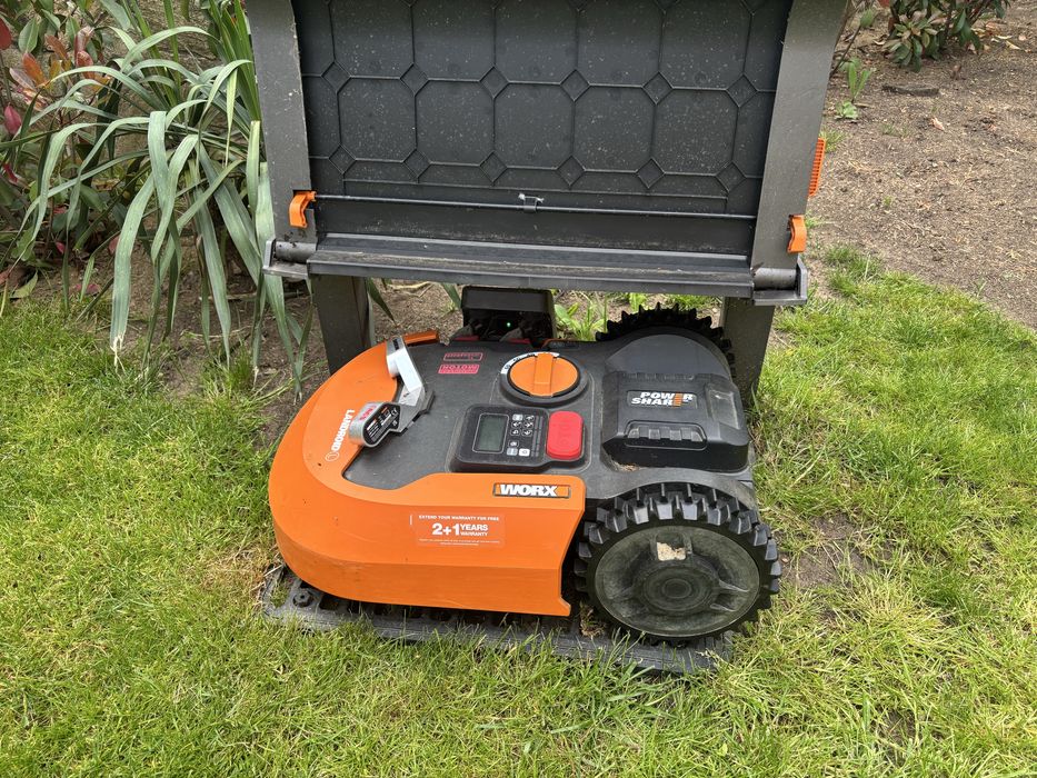 Продавам робот косачка Worx Landroid