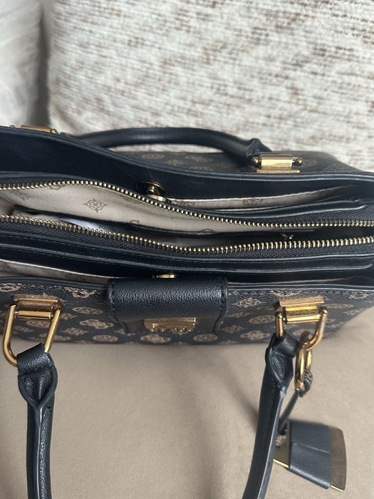 Дамска чанта Guess