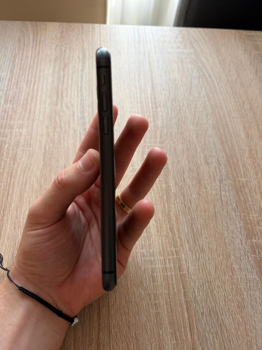 Vand Iphone 11, pret negociabil