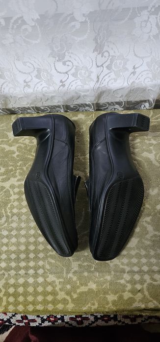 Pantofi dama cu toc, noi, din piele naturala,marimea 37