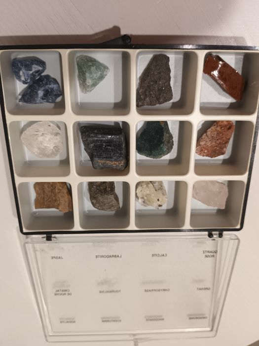 Vand monstre de pietre semipretioase