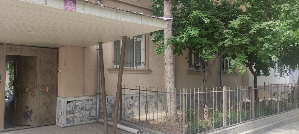 Истирохат шоир куча участок, Istiroxat shoir ko'cha uchastka hovli