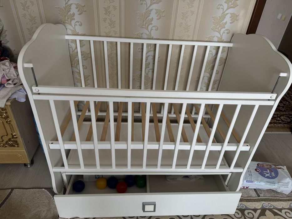 Продам кроватку маятник