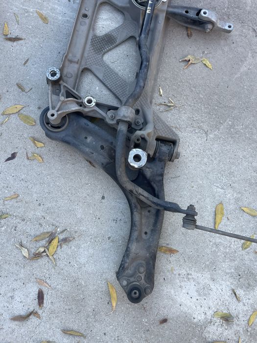 Cadru motor Volkswagen passat b8 / brat stanga dreapta superb