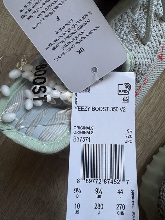 Yeezy boost 350 zebra blue tint