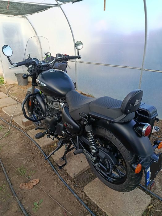 Vand/Schimb Royal Enfield Meteor 350 Stellar Black