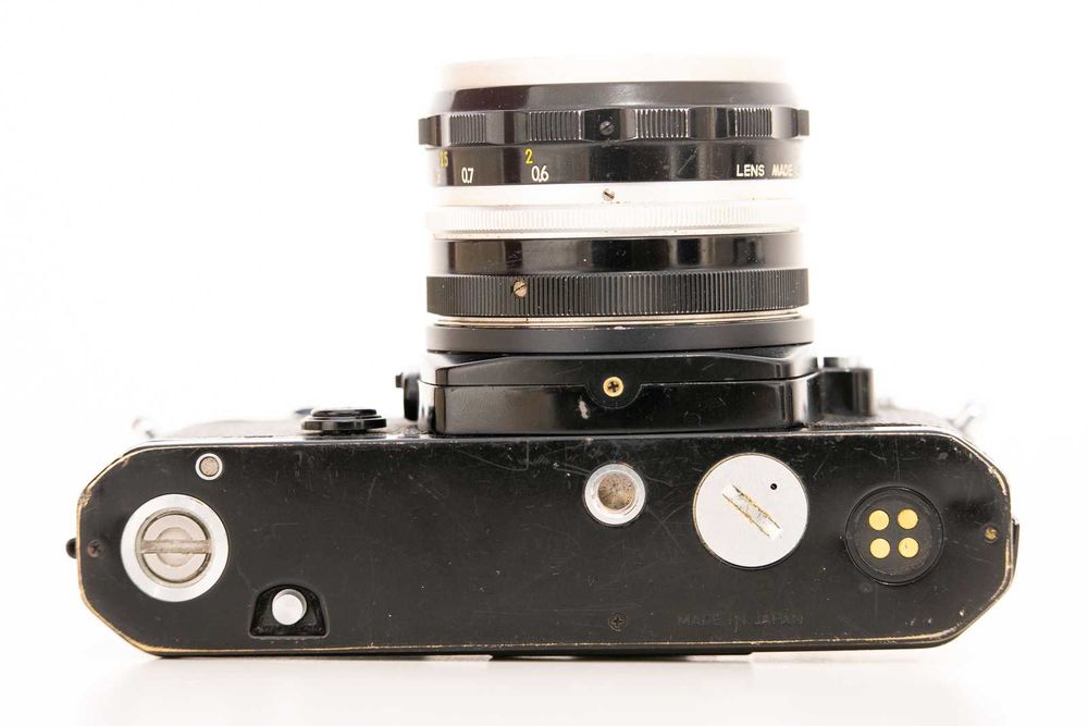 Aparat film Nikon FE cu obiectiv Nikon 50 F2