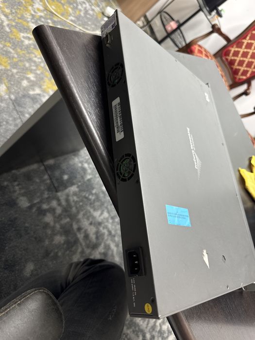 Switch HP ProCurve 2626 J4900B / 24x10/100 + 2 X SFP + 2x10/100/1000