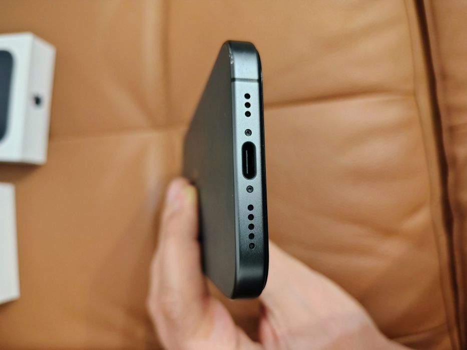 Vand iPhone 17 - 256 GB - 100% Bat - 80 cicluri