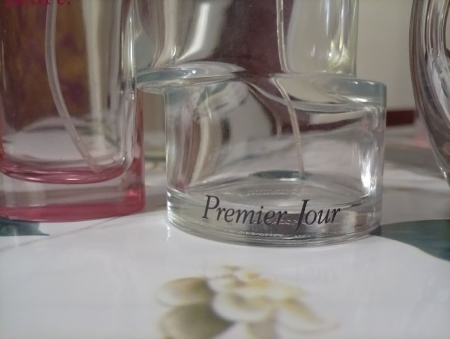 Флаконы из под духов,без сколов.