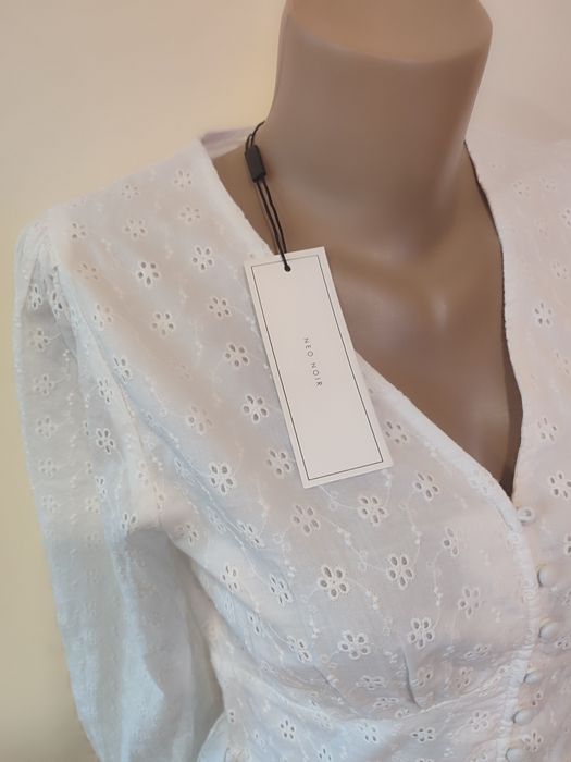 NEO NOIR -Нова с етикет