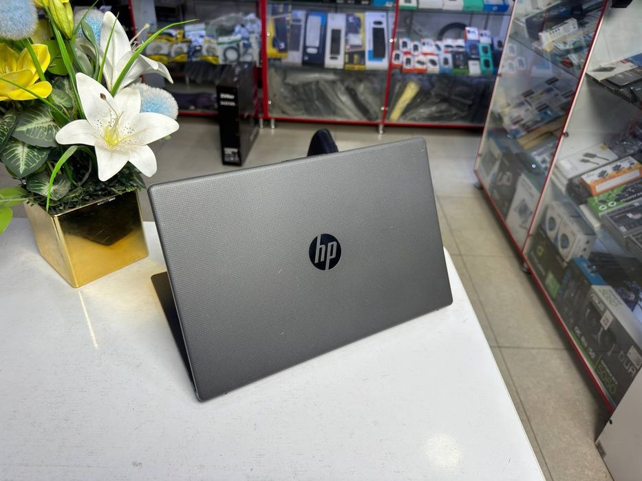 HP Ryzen 3-7320U DDR5 5500Mgz 8/256SSD 17kun ishlagan atiga