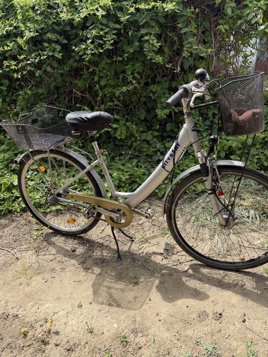 Vand biciclete si cauciucuri roti piese biciclete !