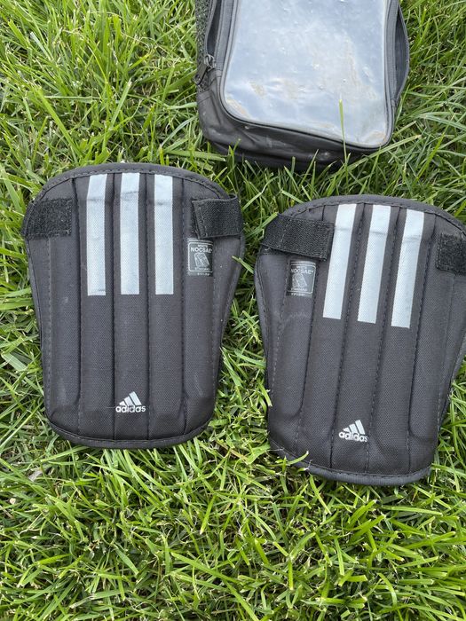 Щитки adidas для футболистов