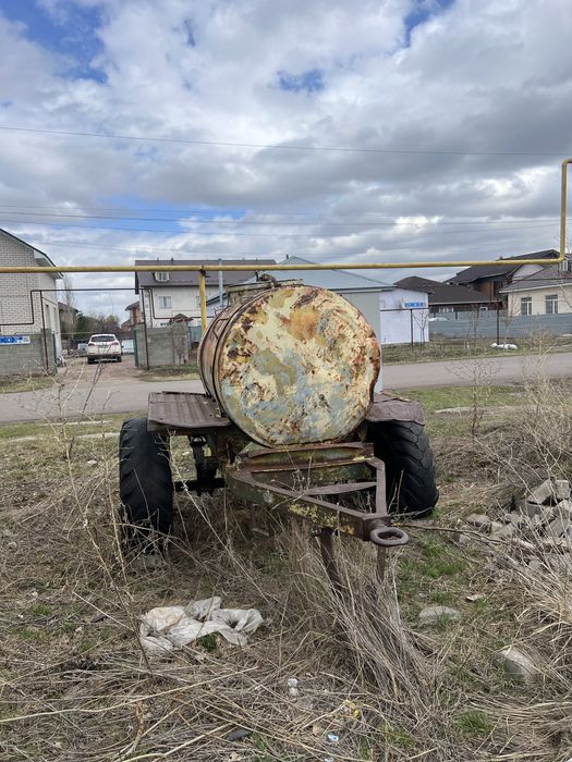 Цистерна бочка на прицепе для хозяйства