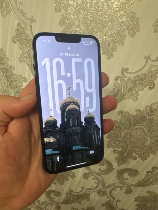 Продам Iphone 13