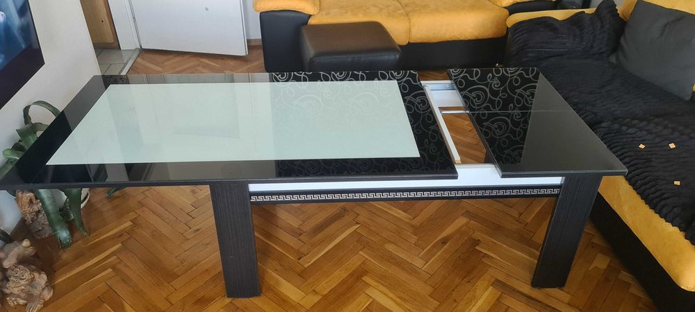 Версаче маса, разтегателна в перфектно състояние.(140х80 или 180х80)