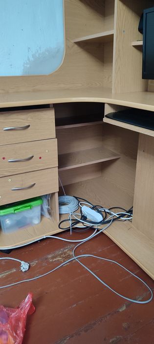 Продам компьютерный стол