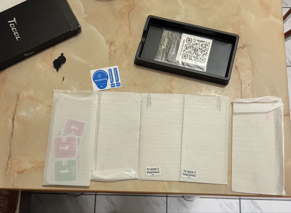 Iphone 13 128gb +5 folii de sticla + 6 huse