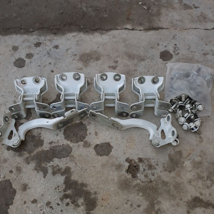 Продаётся петли комплект