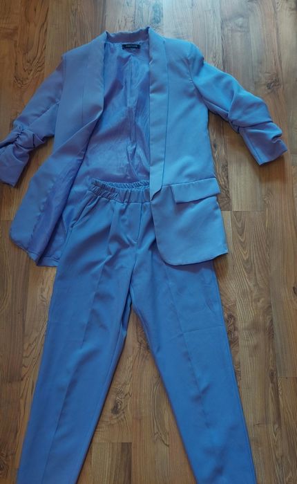 Лилав дамски костюм в размер М