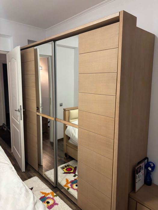 Dormitor cu pat matrimonial