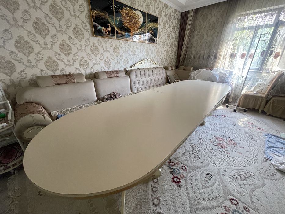 Большой стол。