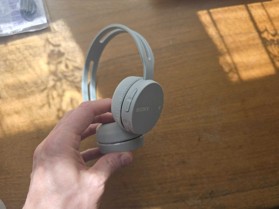 Vând căști bluetooth Sony WH-CH400