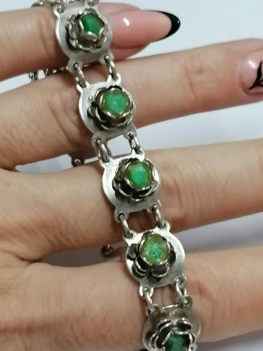 Старинна сребърна гривна с камъни