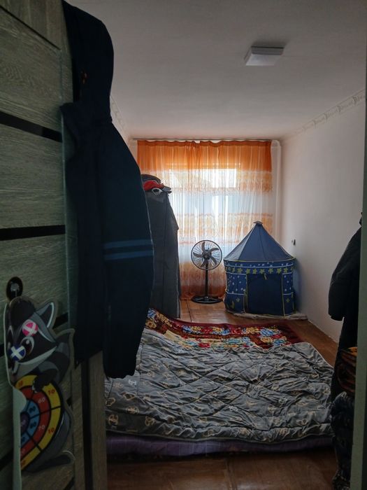 Срочно продаётся 2х комнатная квартира 4 микрорайоне на 1 этаж