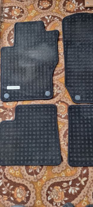 Продавам оригинални мокетни стелки Мерцедес МЛ 164