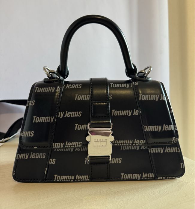 Оригинална чанта Tommy Jeans
