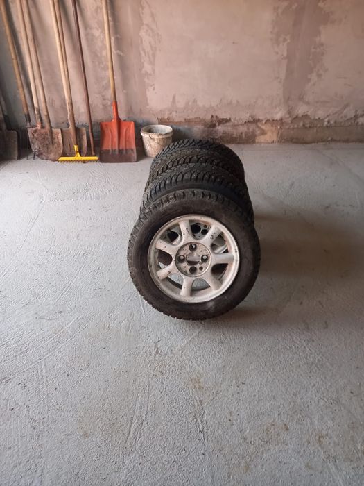 Продам Зимние шины в комплекте