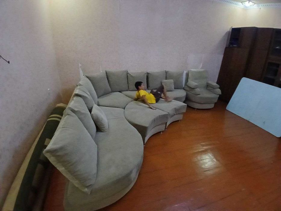 Мебель диван сотилади