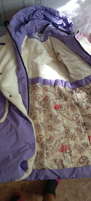 Продам куртку для девочки