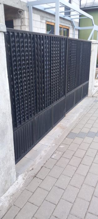 Porți de fier negre