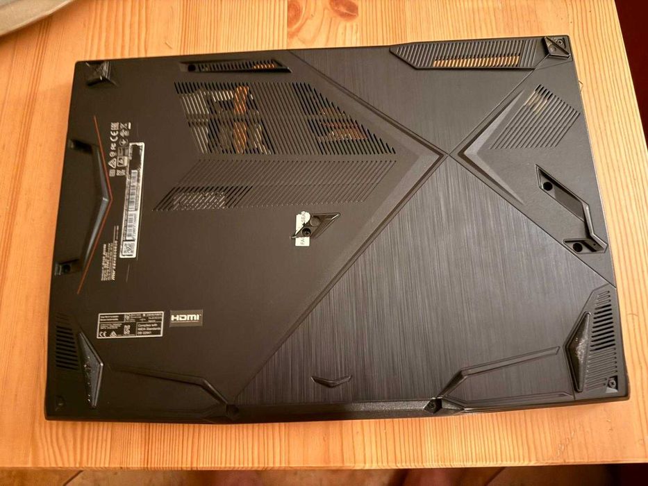 Laptop Gaming MSI, I7 10750, GTX 1650 Ti, 8GB, 500GB